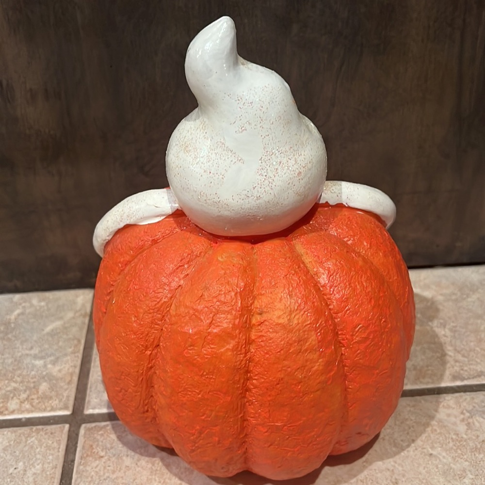 Vintage Halloween tabletop decor - Picture 3 of 4